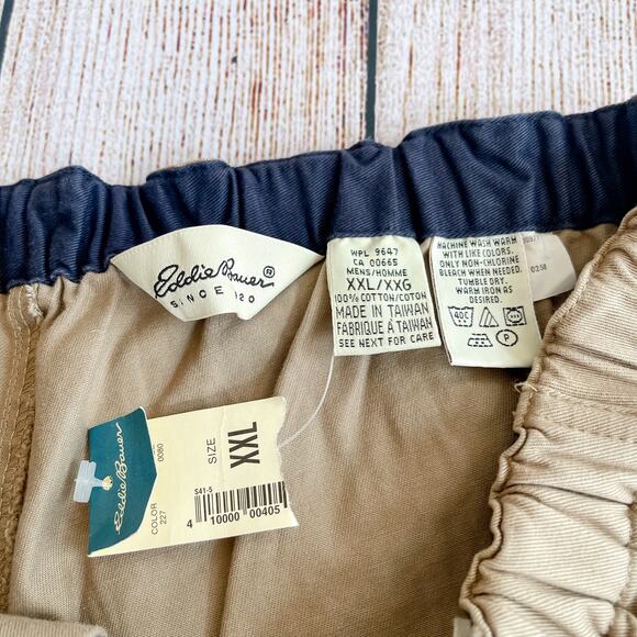 NWT Men's Eddie Bauer XXL Shorts - Picture 2 of 4